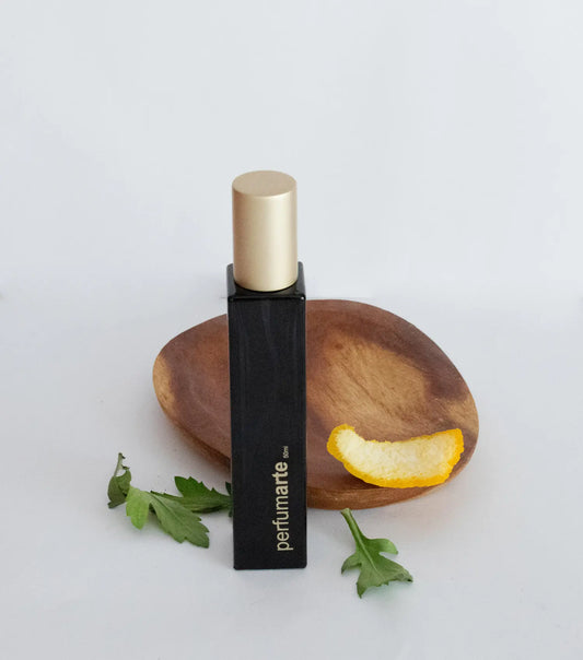 Envase de perfume Agua de Nenúfar (DKN) de 50 ml con composición de elementos
