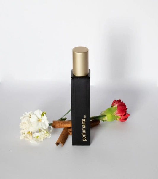 Envase de perfume Pétalos de Rosa Búlgara (CHC) de 50 ml con composición de elementos