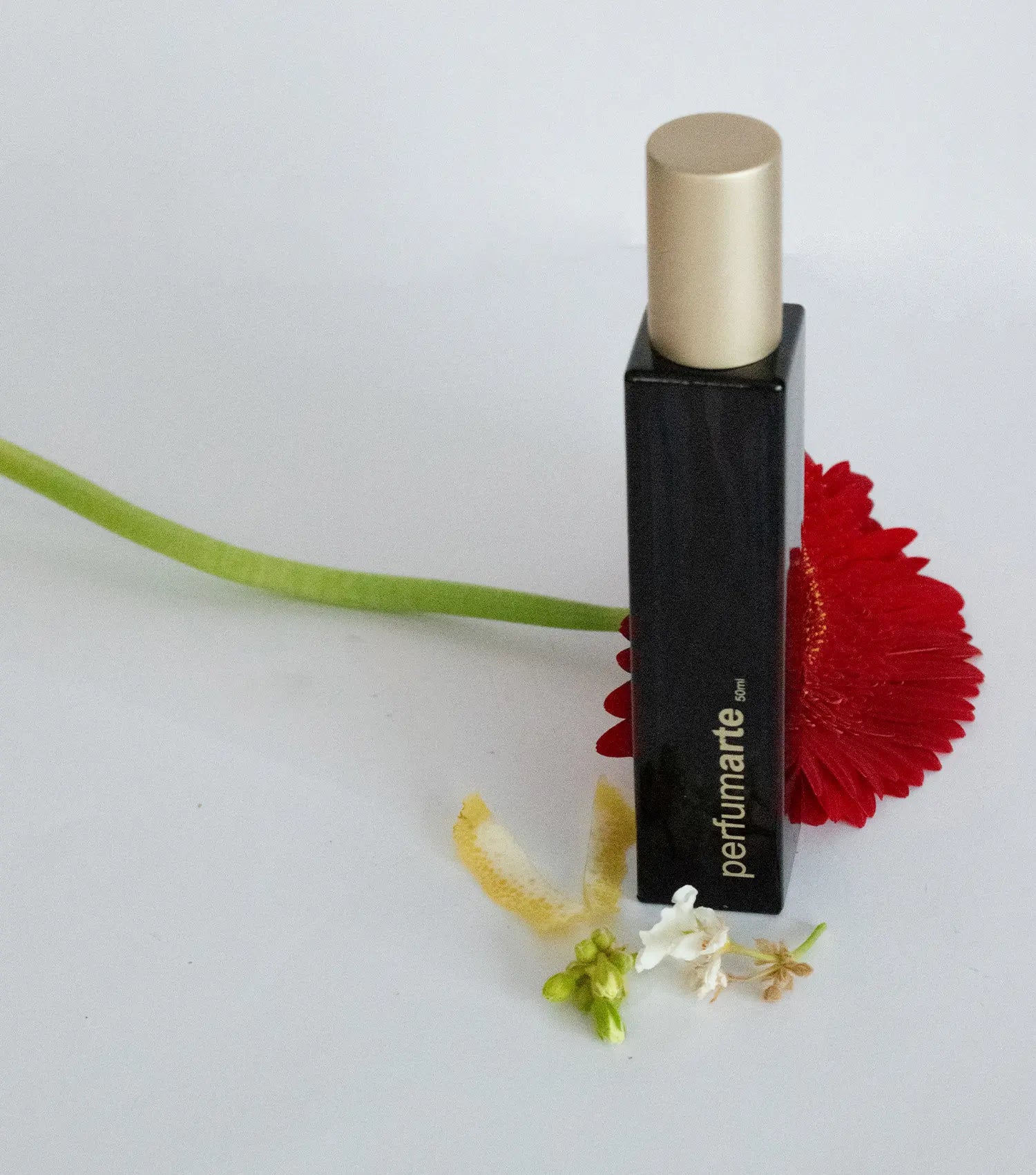 Envase de perfume Pétalos de Jazmín (GUB) de 50 ml con composición de elementos
