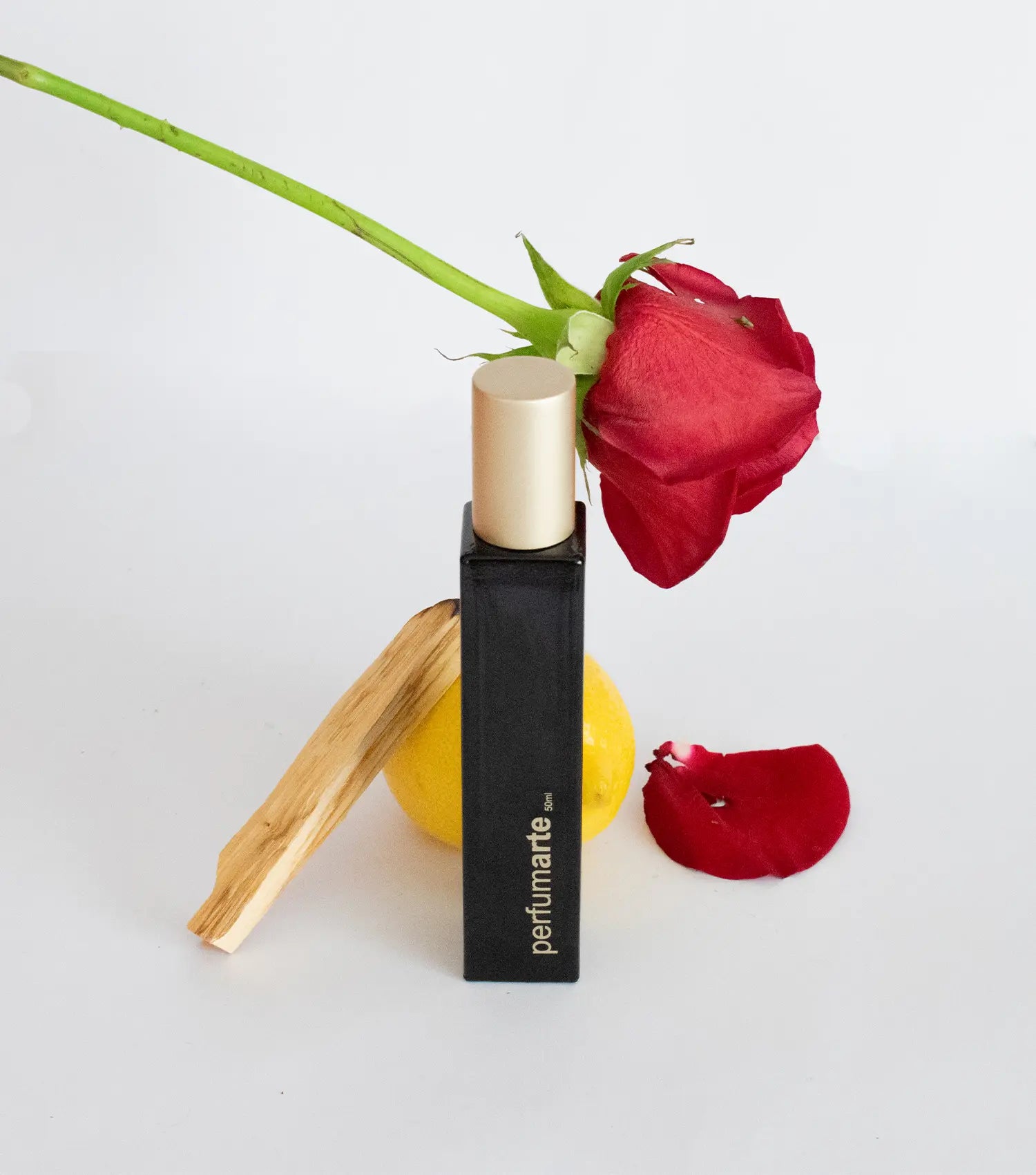 Envase de perfume Lima ajazminada (LOQ) de 50 ml con composición de elementos