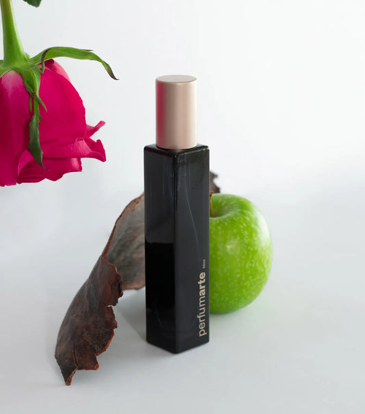 Envase de perfume Agua de Magnolia (THT) de 50 ml con composición de elementos